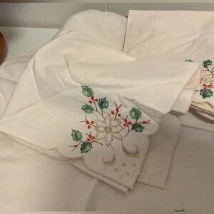 Set of 4 Vintage embroidered linen napkins